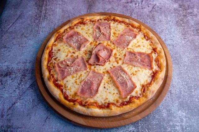 Edwin’s prosciutto pizza on a wooden board